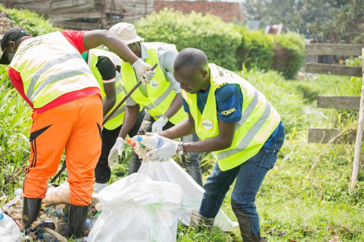 Isaiah Mwesige is on a two-pronged mission to improve the lives and prospects of children in Uganda; by putting a golf club in their hands and educating them about the importance of environmental conservation.  In 2020 he set up AFRIYEA Golf Academy in Fort Portal, a city of around 61,000 people in the west of Uganda, to offer free golf tuition, basic education and life skills to the region’s most vulnerable young people.  Having started his working life as a caddie at the local golf club at the age of 14, 